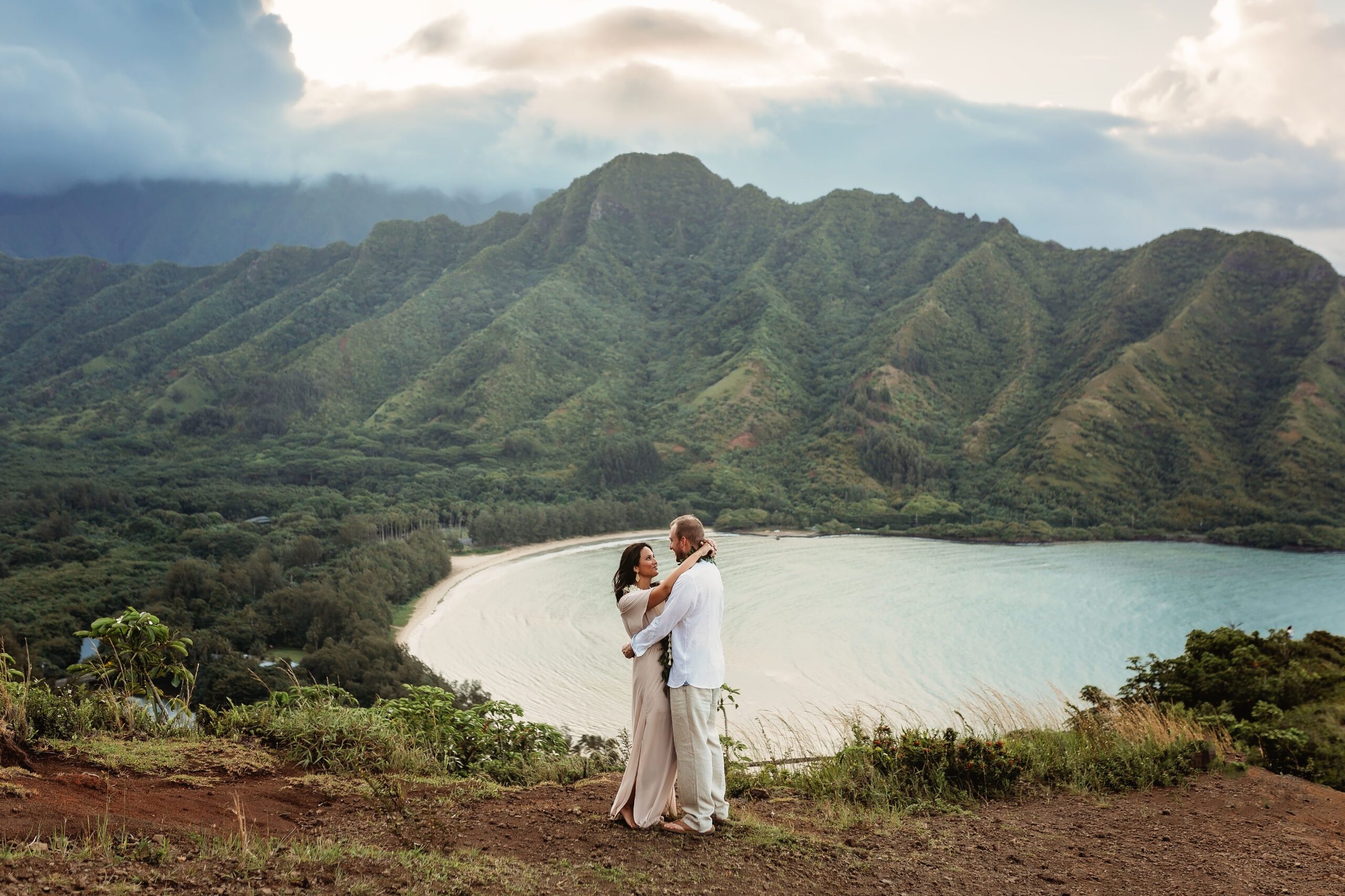 Engagement photography session overlooking the Windward Coast from Crouching Lion, Oahu.

